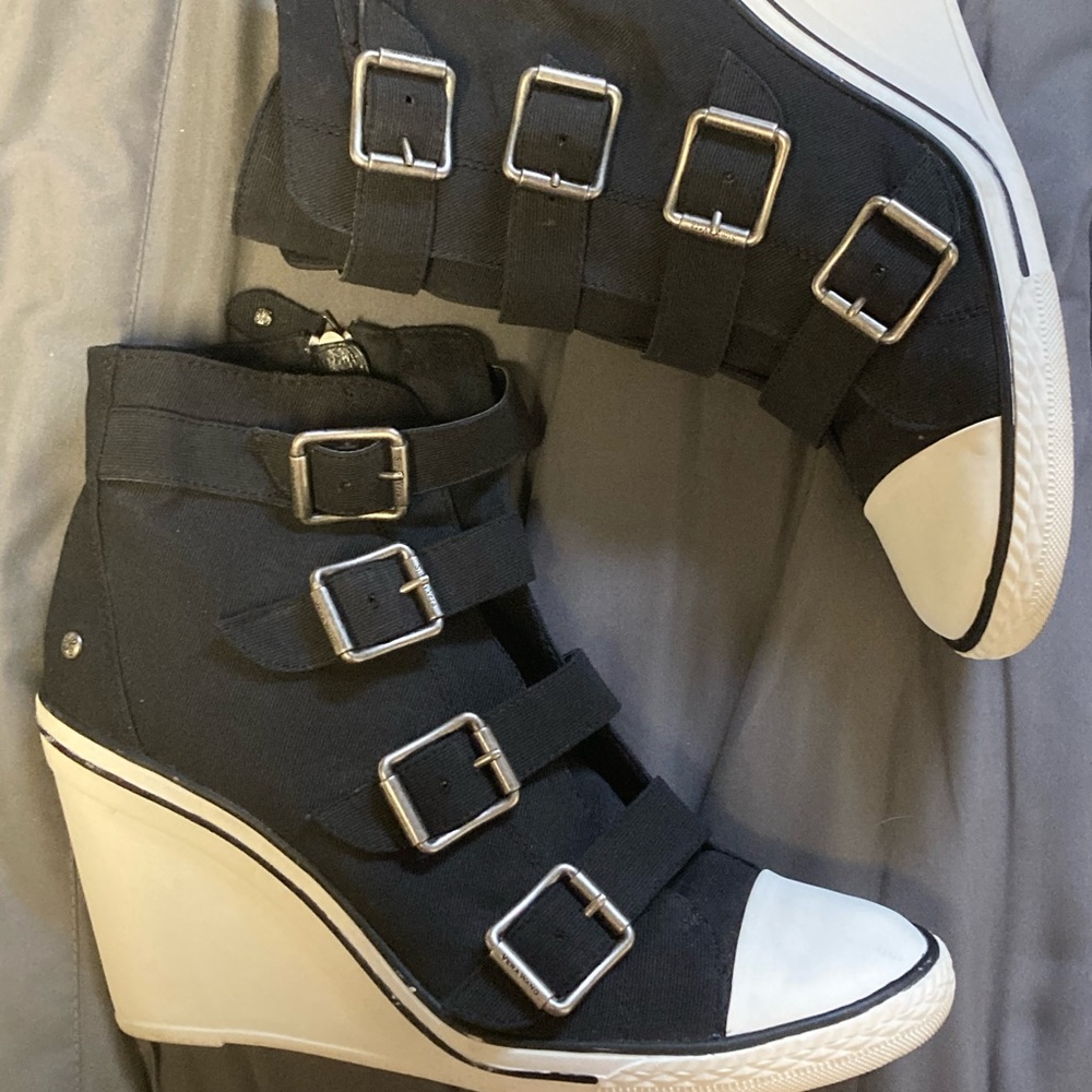SimplyVera Vera Wang Black Strappy Wedge Heels WMS 10